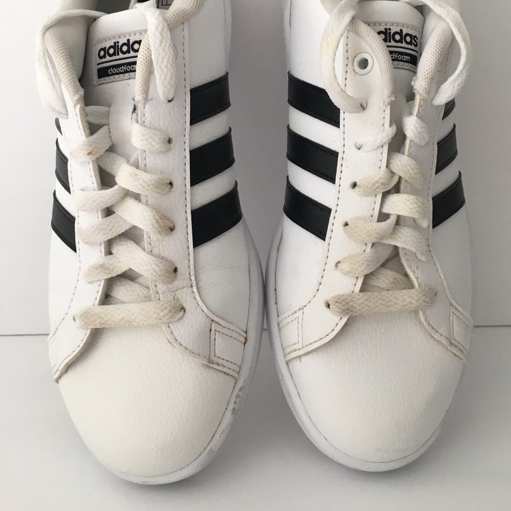 Adidas Ladies Cloudfloat Size 8. White/blk stripe.